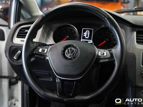 Used 2017 Volkswagen Golf SE image 19