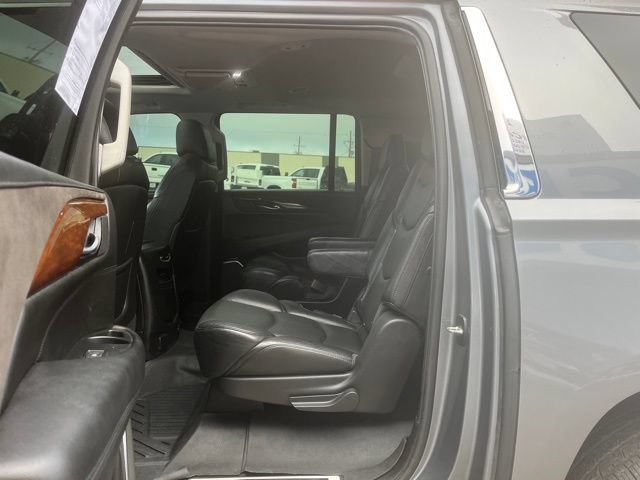 Used 2019 Cadillac Escalade ESV Luxury AWD/4WD image 29