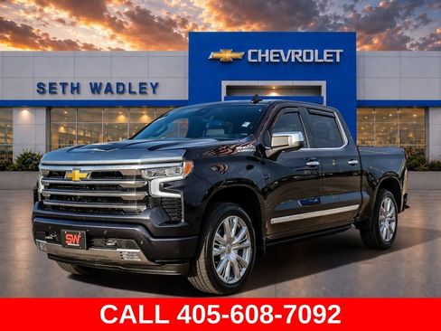 Used 2024 Chevrolet Silverado 1500 High Country w/ High Country Premium Package AWD/4WD image 3