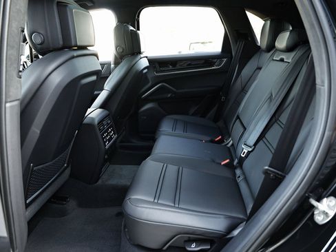 New 2026 Porsche Cayenne Turbo image 28
