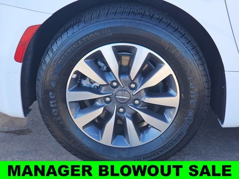 Used 2024 Chrysler Pacifica Limited FWD image 40