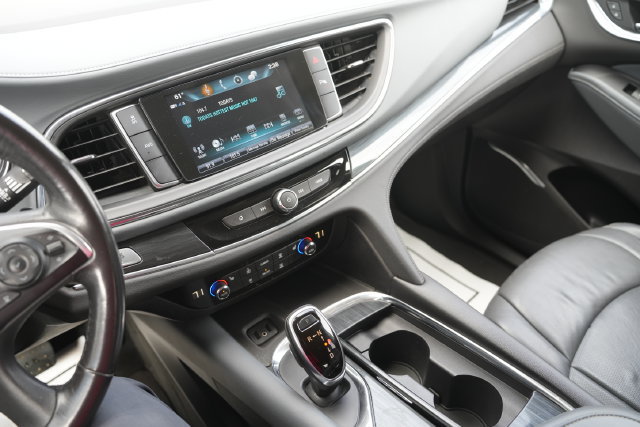 Used 2018 Buick Enclave Essence AWD/4WD image 27
