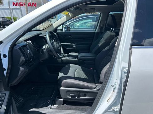 Certified 2025 Nissan Pathfinder SV w/ SV Premium Package FWD image 17