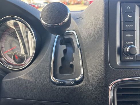 Used 2019 Dodge Grand Caravan SE image 20