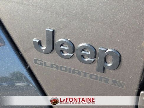 New 2025 Jeep Gladiator Sport image 10