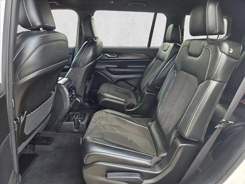 Used 2023 Jeep Grand Cherokee L Laredo image 13