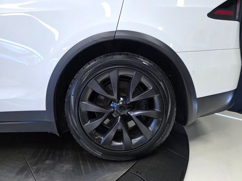 Used 2022 Tesla Model X image 40