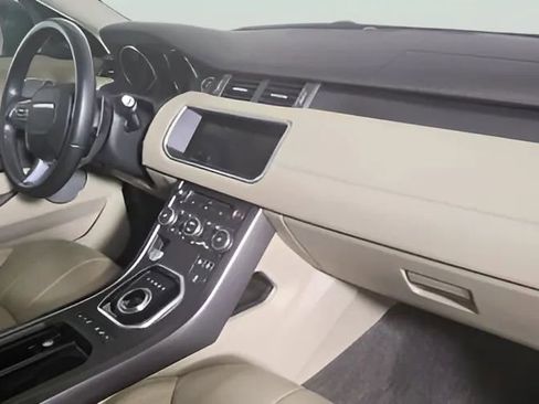 Used 2019 Land Rover Range Rover Evoque SE AWD/4WD image 18
