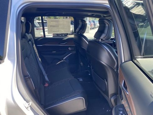 New 2025 Jeep Grand Cherokee Summit image 34