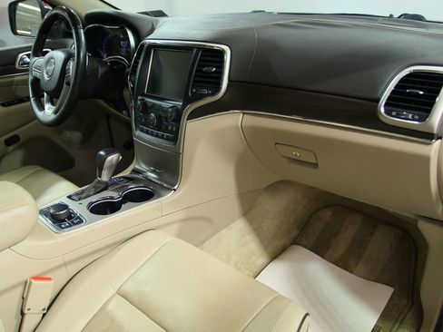 Used 2016 Jeep Grand Cherokee Overland AWD/4WD image 21