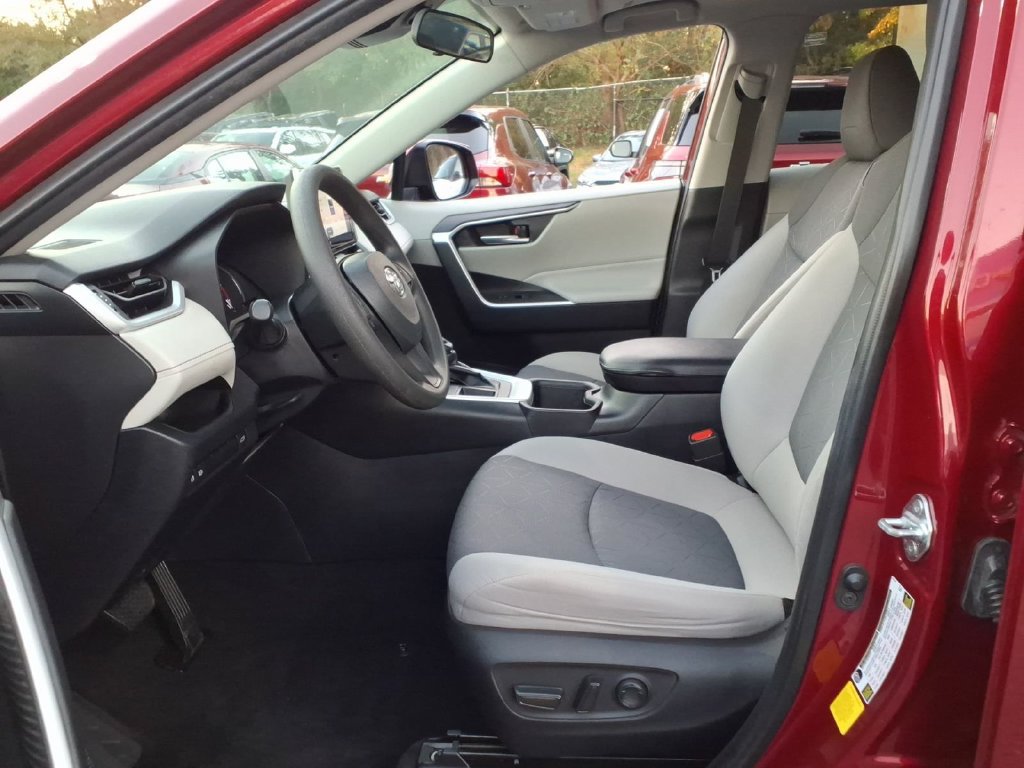 Used 2023 Toyota RAV4 XLE w/ Convenience Package FWD image 12