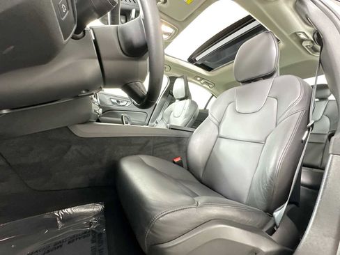 Used 2025 Volvo S60 B5 Core image 18