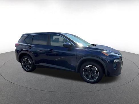 Used 2025 Nissan Rogue SV AWD/4WD image 2