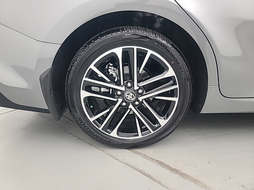 Used 2026 Toyota Camry XLE AWD/4WD image 10