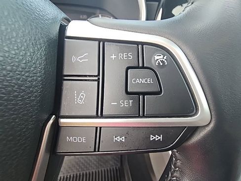 Used 2022 Toyota Highlander XLE image 19