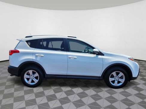 Used 2014 Toyota RAV4 XLE w/ Preferred Accessory Package AWD/4WD image 6