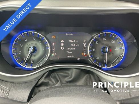 Used 2018 Chrysler Pacifica Limited image 16