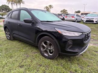 Used 2025 Ford Escape ST-Line w/ Cold Weather Package FWD video 1