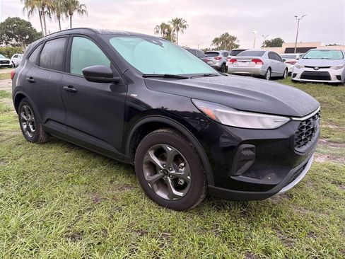 Used 2025 Ford Escape ST-Line w/ Cold Weather Package FWD image 1