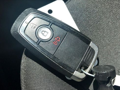 Used 2018 Ford EcoSport SE w/ SE Convenience Package image 11