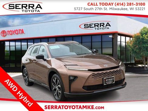 Used 2025 Toyota Crown Signia w/ Tow-Hitch Package (TMS) AWD/4WD image 1