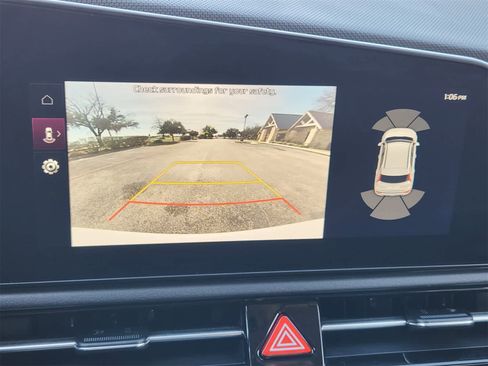 Used 2023 Kia Niro SX Touring image 18