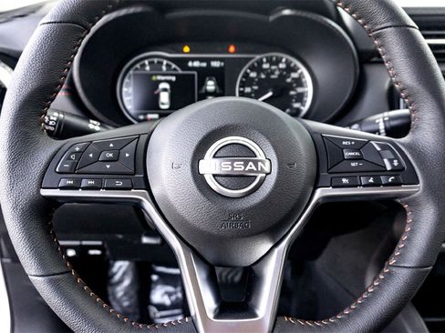 New 2025 Nissan Versa SR w/ Trunk Package image 12