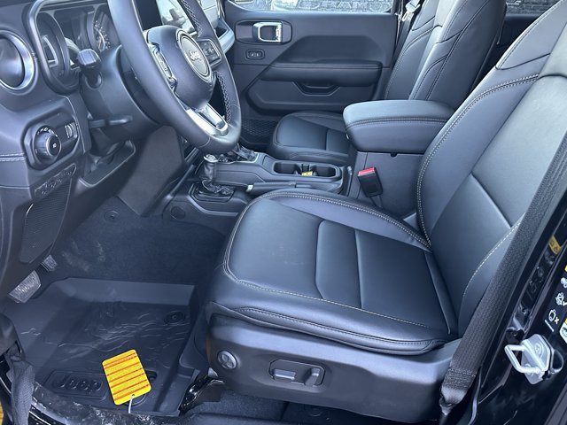 New 2026 Jeep Wrangler Unlimited Sahara AWD/4WD image 9