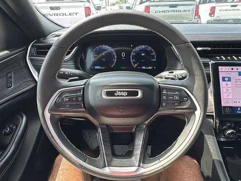 Used 2024 Jeep Grand Cherokee L Limited w/ Black Appearance Package AWD/4WD image 23