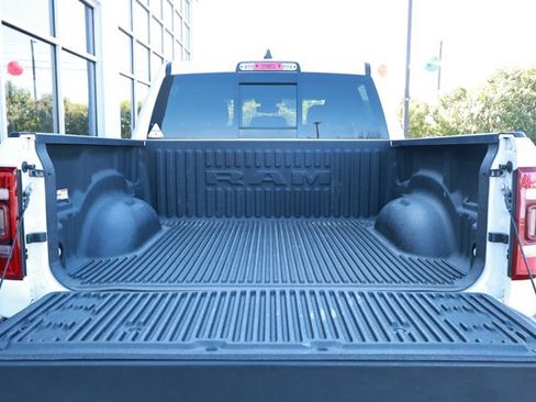 Certified 2022 RAM 1500 Big Horn AWD/4WD image 8