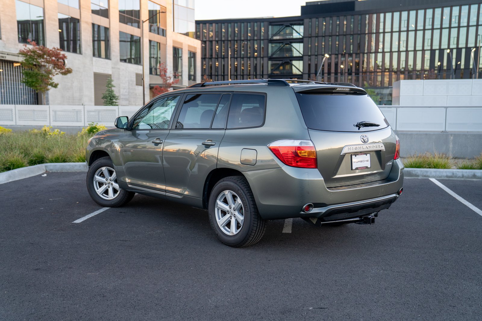 Used 2010 Toyota Highlander SE AWD/4WD image 3