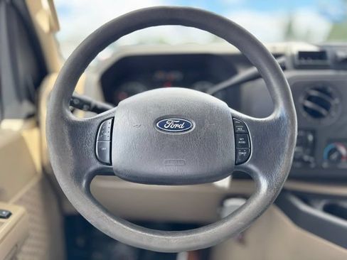 Used 2014 Ford E-350 and Econoline 350 XLT RWD image 33