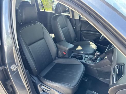 Used 2023 Volkswagen Tiguan SE AWD/4WD image 14