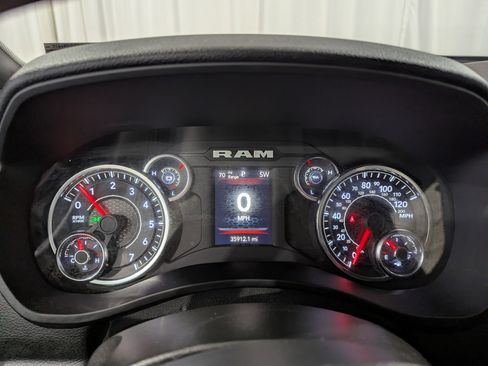 Used 2024 RAM 2500 Big Horn AWD/4WD image 22