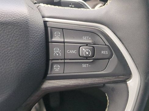 Used 2023 Jeep Grand Cherokee Limited w/ Black Appearance Package RWD image 29