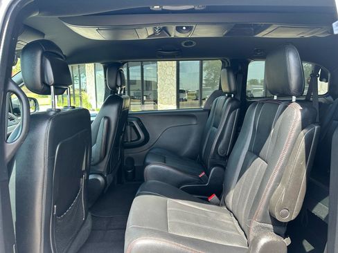 Used 2016 Dodge Grand Caravan R/T FWD image 12