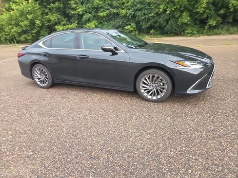 Used 2024 Lexus ES 300h Ultra Luxury w/ Accessory Package (Z1) FWD image 26