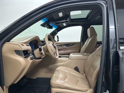Used 2019 Cadillac Escalade Platinum image 30