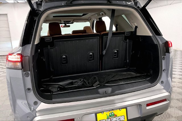 Used 2025 Nissan Pathfinder Platinum w/ Cargo Package FWD image 44