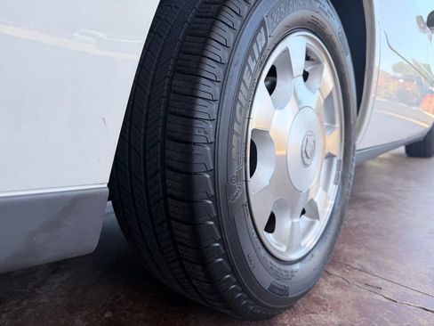 Used 2002 Cadillac De Ville Sedan 4D w/ Comfort/Convenience Pkg image 28