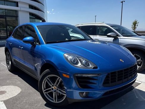 Certified 2017 Porsche Macan AWD/4WD image 3