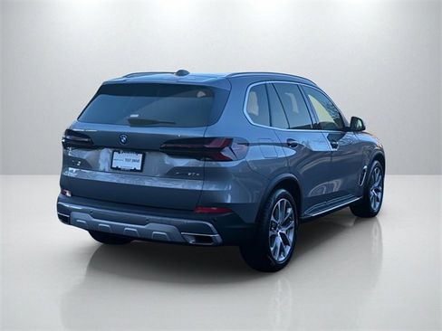 Used 2025 BMW X5 xDrive50e image 7