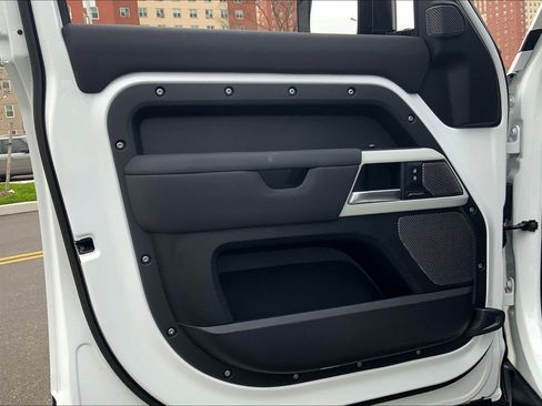 Used 2022 Land Rover Defender 110 S image 21