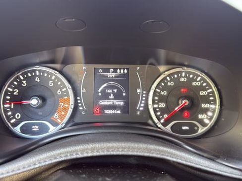 Used 2019 Jeep Renegade Sport w/ UConnect 7.0 Group AWD/4WD image 16