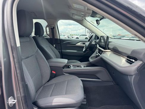 Used 2025 Ford Explorer Active AWD/4WD image 19