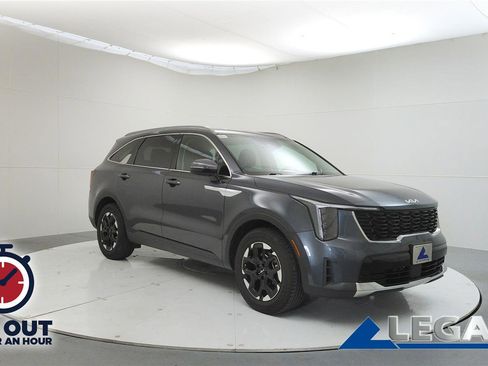 Used 2024 Kia Sorento S image 1