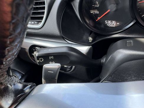 Used 2018 Porsche 718 Boxster RWD image 23