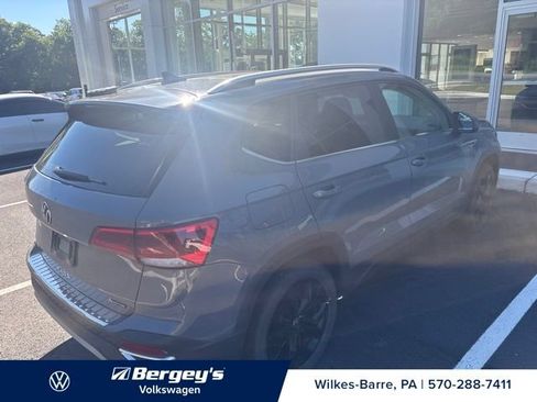 Used 2023 Volkswagen Taos SE w/ Panoramic Sunroof Package AWD/4WD image 6