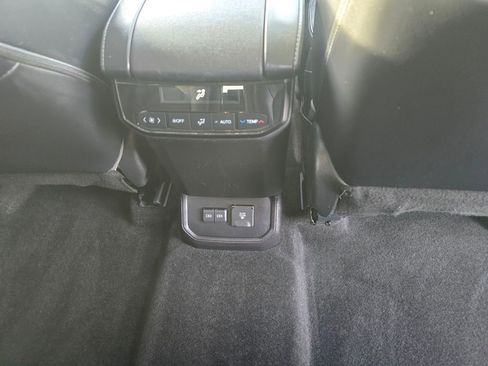 Used 2023 Toyota Highlander Limited AWD/4WD image 14