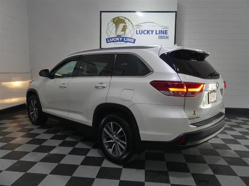 Used 2019 Toyota Highlander XLE image 11